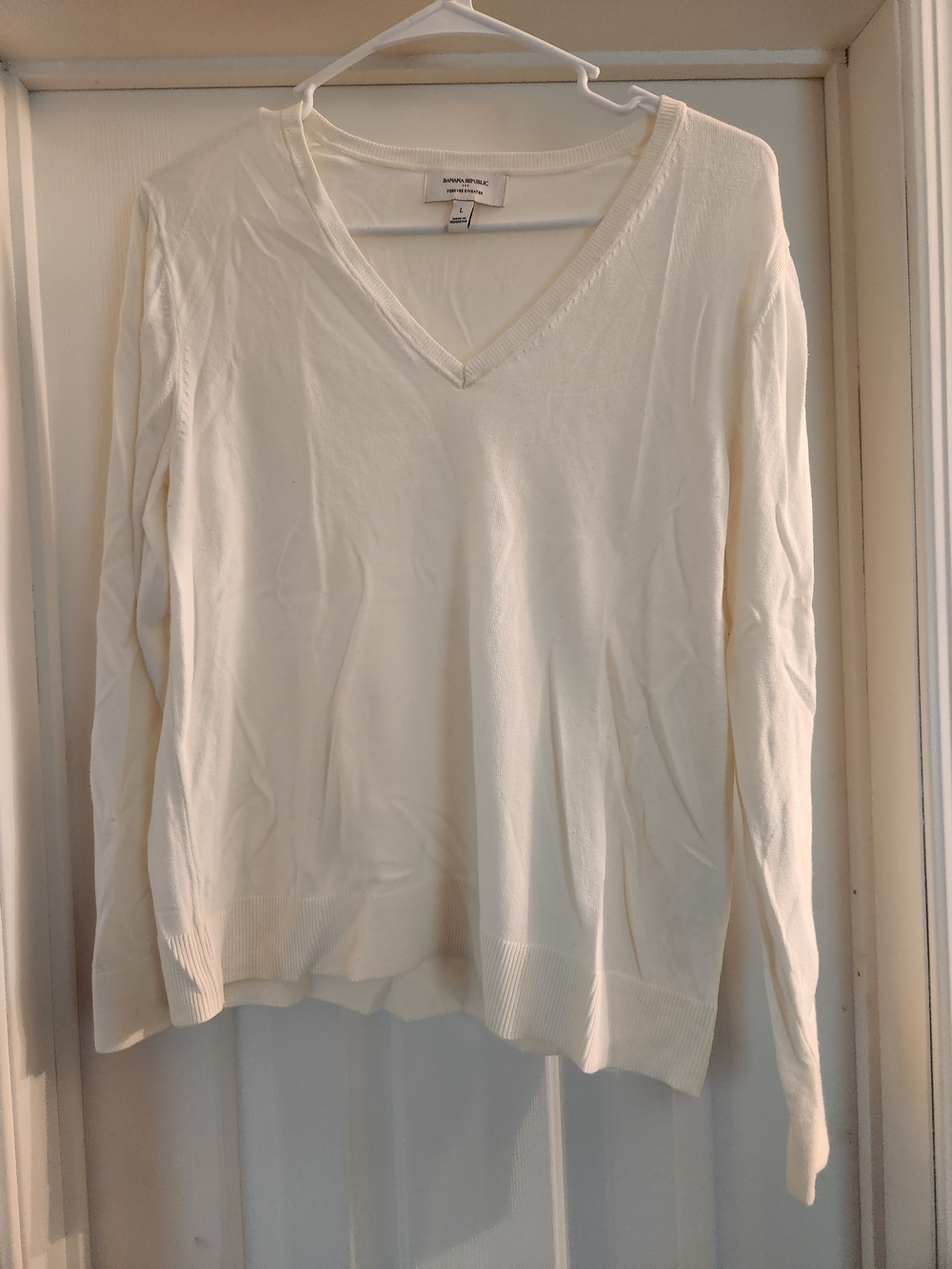 Banana Republic Women's Long-Sleeve V-Neck Tee in Off-White